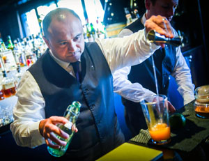 In Spirited Evolution, Mixologists Shake Things Up at Hotel Bars In Spirited Evolution, Mixologists Shake Things Up at Hotel Bars