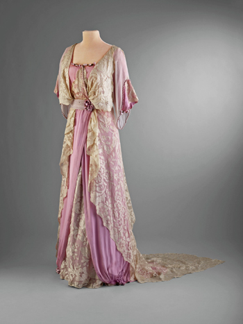 History Is Seen Through Wardrobe of a Washington Socialite History Is Seen Through Wardrobe of a Washington Socialite